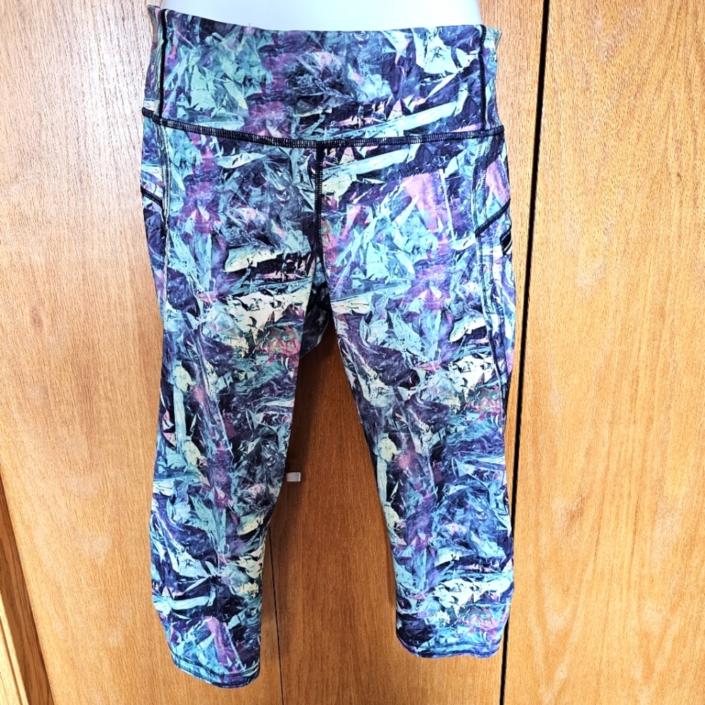 Lululemon capris. Size 8 Lovely purple/ green printed pattern